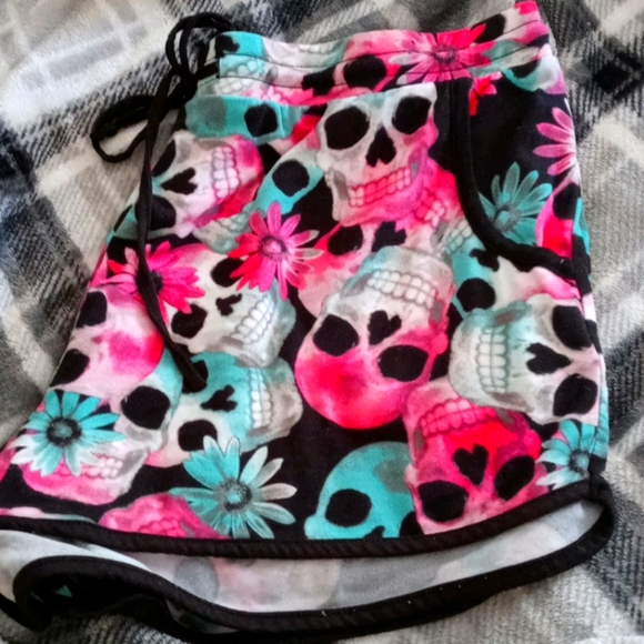 Shorts - Picture 3 of 3